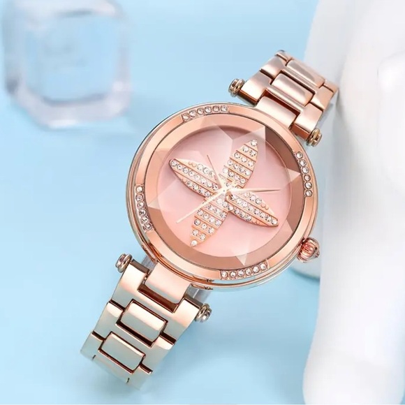 Rose Gold Quartz Watch with Sparkling 3D Four-Leaf Clover & Rhinestone Dial - Picture 5 of 10